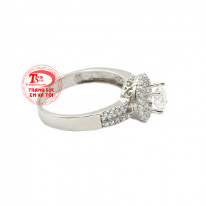 Thiết kế hợp thời trang, nổi bật với rất nhiều viên đá cz lấp lánh khiến cho đôi tay của người đeo trở nên rạng rỡ hơn. Nhẫn nữ vàng trắng rạng rỡ