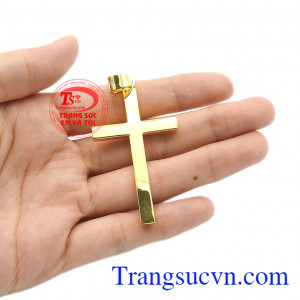 Sản phẩm kết hợp cùng dây chuyền vàng mang lại vẻ sang trọng cho người đeo. Thánh giá vàng đức tin