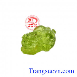 Tỳ hưu peridot tài lộc phù hợp để làm mặt dây hoặc mặt nhẫn bọc vàng, bọc bạc.
