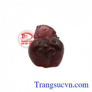 Sản phẩm được lựa chọn từ viên đá tourmaline thiên nhiên có chất lượng cao để chạm khắc theo hình con tỳ hưu. Tỳ hưu tourmaline tài lộc