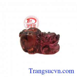 Trong truyền thuyết, tỳ hưu là một loài linh vật hút tiền của, giữ tiền cho gia chủ giúp gia chủ được thịnh vượng. Tỳ hưu tourmaline tài lộc