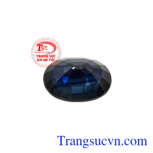 Vì thế mà các nhà chế tác trang sức thường lựa chọn saphir để làm quà tặng kỷ niệm 5 năm và 45 năm ngày cưới. Viên saphir thiên nhiên mệnh thủy