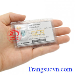 Người ta tin rằng khi đeo viên đá Zircon trên người sẽ giúp hỗ trợ cho việc lưu thông tuần hoàn máu, điều hòa huyết áp.