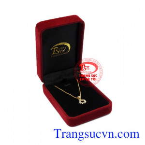 Bộ mặt dây duyên dáng tinh tế thanh toán an toàn.