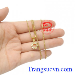 Bộ sản phẩm sẽ không khiến bạn thất vọng khi lựa chọn, phù hợp cho những cô nàng theo phong cách nữ tính và đáng yêu.