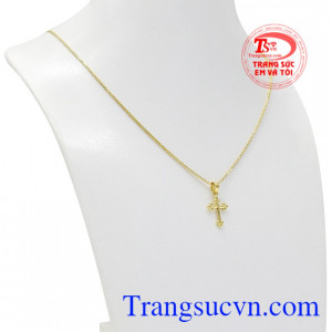 Đeo thánh giá bên mình sẽ nhận được sự bảo hộ, che chở và mang đến bình an cho bản thân.