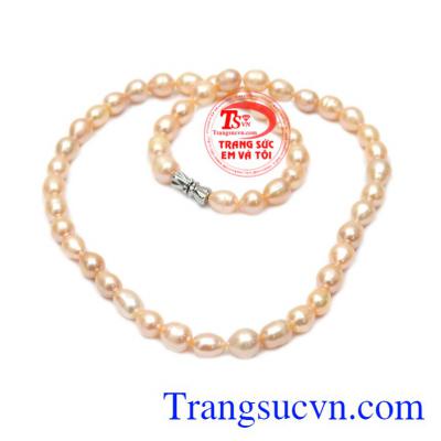 Ngọc trai là biểu tượng cho niềm vui, hạnh phúc và chung thủy bởi vậy người ta thường tặng ngọc trai cho người mình thương.