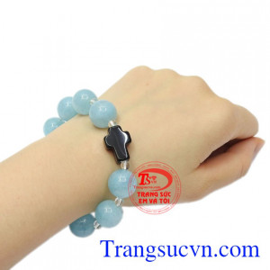 Chuỗi mân côi aquamarine 14 ly phù hợp với mệnh Thủy và Mộc.