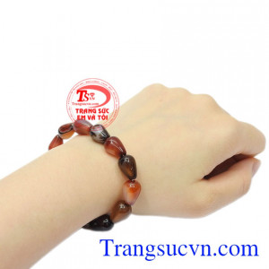 Chuỗi tay mã não đại cát là món quà ý nghĩa dành tặng người thân, bạn bè.