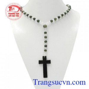 Chuỗi tràng hạt cẩm thạch dành cho những người theo đạo công giáo, tín đồ của Chúa.