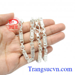 Sản phẩm chế tác từ bạc 92.5 bền đẹp, sáng bóng. Dây chuyền bạc nam hưng thịnh