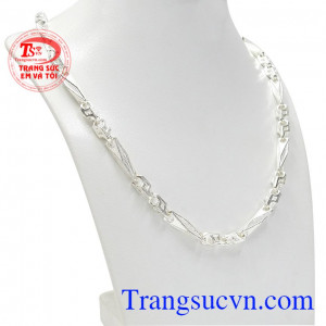 Dây chuyền nam bạc thượng lưu chế tác tinh xảo, phù hợp xu hướng trang sức hiện đại cho phái mạnh tự tin khoe cá tính. 