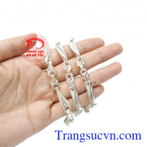 Là lựa chọn tuyệt vời cho chính bạn và người thân trong những dịp ý nghĩa. Dây chuyền nam bạc thượng lưu
