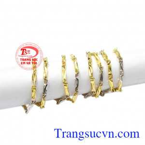 Sản phẩm dễ dàng kết hợp cùng các trang phục và phụ kiện giúp bạn gái thêm nhiều sự lựa chọn. Dây chuyền nữ nổi bật