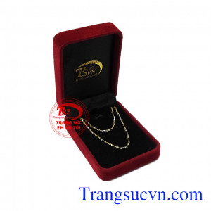 Đây cũng là món quà ý nghĩa để các đấng mày râu gửi tặng tới nửa kia của mình. Dây chuyền nữ nổi bật