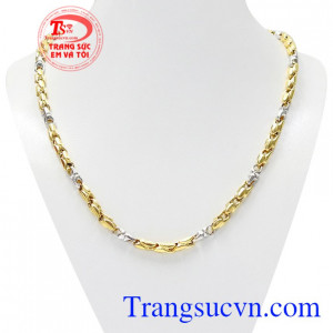Dây chuyền thương hiệu cao cấp được chế tác từ vàng 10k chất lượng, kết hợp màu hài hòa từ vàng màu và vàng trắng.