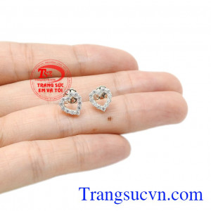 Sản phẩm là món quà ý nghĩa để dành tặng phái đẹp trong dịp kỉ niệm. Hoa tai bạc trái tim