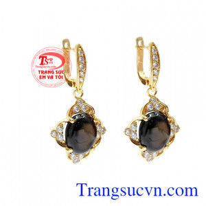 Với kiểu dáng trang nhã, sang trọng thích hợp mặc đầm dạ tiệc hay áo dài.