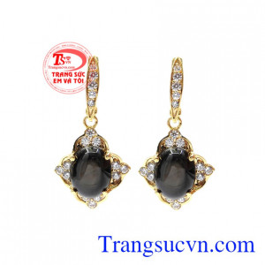 Hoa tai nữ Sapphire sao quý phái là sản phẩm mới được nhiều các quý cô, quý bà yêu thích.
