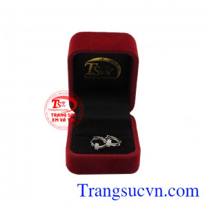 Hoa tai vàng thánh giá được bảo hành chu đáo, giao hàng toàn quốc.