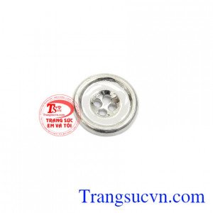 Khuy bạc xi vàng trắng là sản phẩm bạc chất lượng mang đến vẻ thời trang, thời thượng cho người dùng.