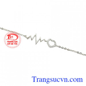 Hãy trao cho người con gái của đời mình những điều tốt đẹp và sản phẩm lắc tay nữ này sẽ giúp hai con người, hai trái tim xích lại gần nhau hơn.