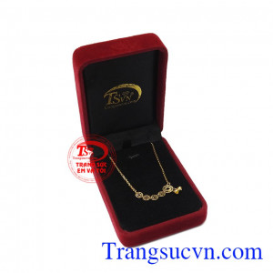 Mặt lắc tay với sự kết hợp của những đồng xu kim tiền là biểu tượng của tài lộc, may mắn càng giúp sản phẩm luôn được phái đẹp lựa chọn. Lắc tay nữ kim tiền tài lộc