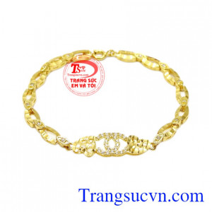 Lắc tay vàng tây cao cấp vàng 10k là phụ kiện tạo nên dấu ấn riêng cho các cô nàng hiện đại với vẻ đẹp không tỳ vết trên từng chi tiết sản phẩm.