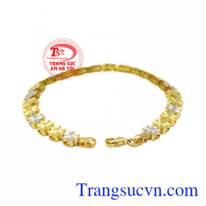 Với thiết kế độc đáo, mới lạ mang lại nét cuốn hút, thời trang, dễ dàng kết hợp với nhiều kiểu trang phục tạo nên phong cách riêng cho phái đẹp.