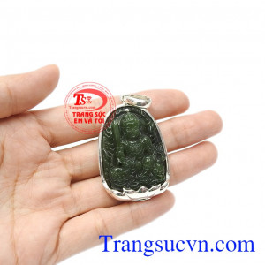 Sản phẩm mang đến sự bình an và thịnh vượng với người dùng. Mặt nephrite bọc bạc tuổi mão