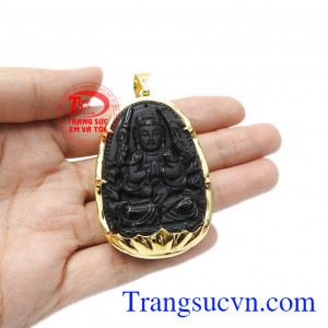 Phật Thiên Thủ Thiên Nhãn tượng trưng cho sự nhân ái, từ bi, ngài sẽ bảo hộ, mang đến may mắn, sức khỏe và thành công cho những người tuổi Tý. Mặt phật bản mệnh tuổi Tý may mắn