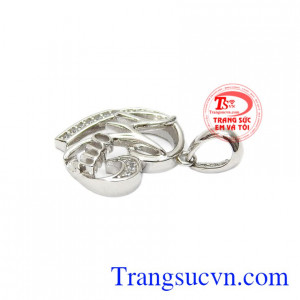 Mẹ luôn hy sinh để đổi lại cuộc sống tốt đẹp của các con, luôn là người chờ đợi con quay đầu khi con lầm đường lạc lối.