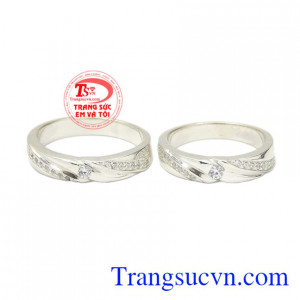 Nhẫn đôi là sự gắn kết, niềm hạnh phúc của hai con người.