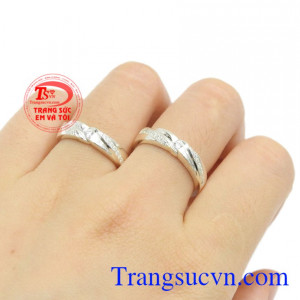Trang sức Em và Tôi luôn đem đến những sản phẩm chất lượng đến khách hàng.