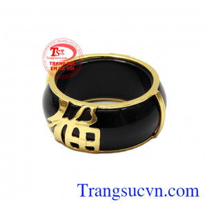 Nhẫn mã não đen chữ phúc được rất nhiều phái nam yêu thích, lựa chọn.