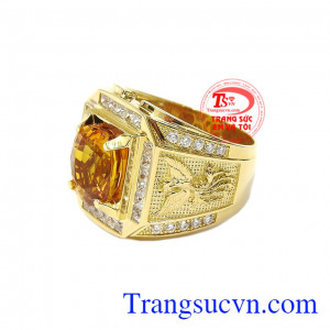 Saphir vàng thể hiện cho quyền lực, thịnh vượng và giàu có. Nhẫn nam saphir vàng thịnh vượng