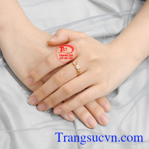 Nhẫn nữ chữ love yêu thương nhận đặt chế tác theo yêu cầu.