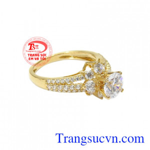 Sản phẩm sẽ là sự lựa chọn hoàn hảo để mặc những bộ đầm lộng lẫy đi dự tiệc hay những chiếc áo dài cách điệu đầy sang trọng.