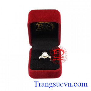 Chiếc nhẫn nữ vàng này mang đến vẻ thanh lịch và kiêu sa đến cho phái đẹp.