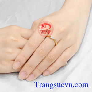 Sản phẩm được bảo hành uy tín, giao hàng toàn quốc. Nhẫn nữ kiều diễm