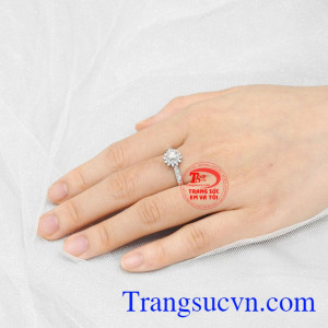 Sản phẩm có giấy kiểm định đá quý, bảo hành uy tín, giao hàng toàn quốc. Nhẫn nữ kim cương rạng ngời