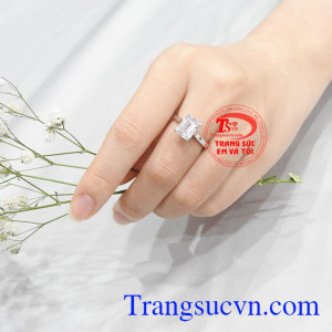 Hãy lựa chọn cho mình món đồ trang sức phù hợp nhất để bạn luôn tự tin và thể hiện cá tính. Nhẫn nữ tinh tế vàng trắng