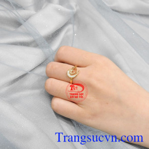 Nhẫn nữ trái tim đong đầy đem đến yêu thương dành cho bạn.