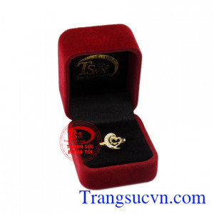 Khi được người yêu hay chồng mình tặng chiếc nhẫn này mang ý nghĩa tình yêu thủy chung và mãi bền lâu.