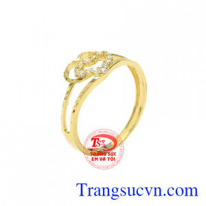 Nhẫn nữ trái tim gắn kết là món quà tặng thân thương để dành cho người con gái của bạn.