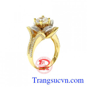 Nhẫn nữ vàng đóa hoa được thiết kế với kiểu dáng độc đáo từ vàng 10k.