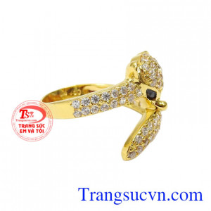 Sản phẩm không chỉ tôn lên vẻ sang trọng, duyên dáng mà còn đem lại may mắn và tài lộc cho người đeo.