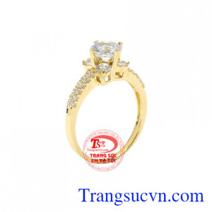 Nhẫn nữ vàng hoa lệ được chế tác theo công nghệ Hàn Quốc đầy tinh xảo và lấp lánh.