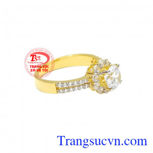 Mỗi loài hoa mang một vẻ đẹp riêng, giống như người phụ nữ cũng vậy. Nhẫn nữ vàng kiêu hãnh