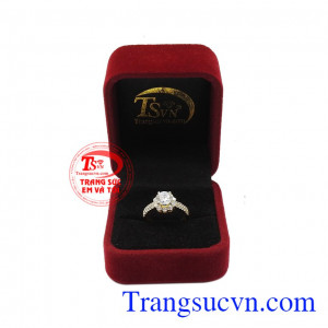 Hãy luôn tự tin và sống hết mình để cuộc đời bạn mãi luôn là một bông hoa rực rỡ và xinh đẹp. Nhẫn nữ vàng kiêu hãnh